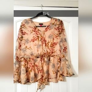 Vince Camuto floral top